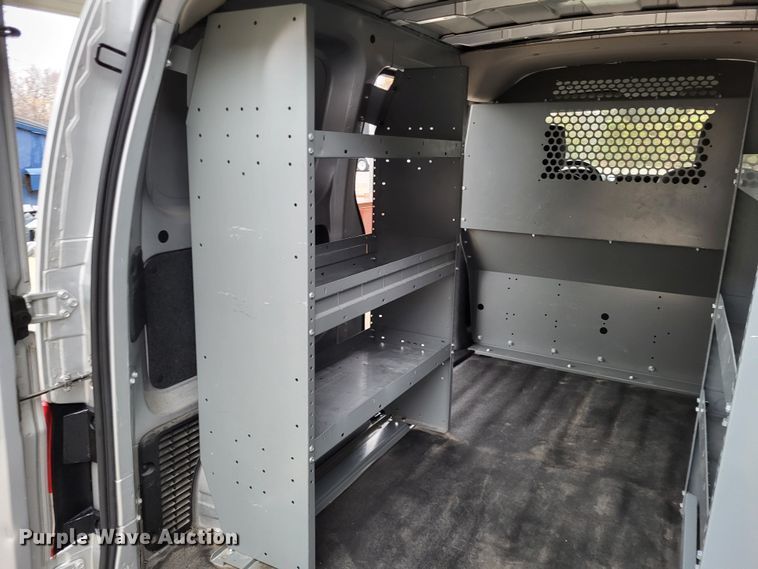 image for item LR9137 2015 Nissan NV200 SV  van