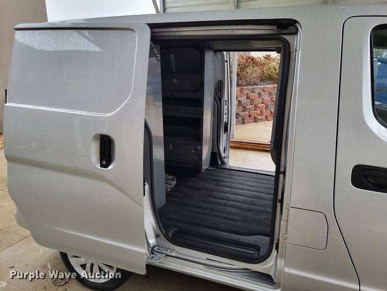 image for item LR9137 2015 Nissan NV200 SV  van