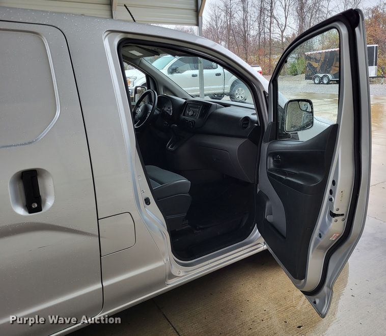 image for item LR9137 2015 Nissan NV200 SV  van