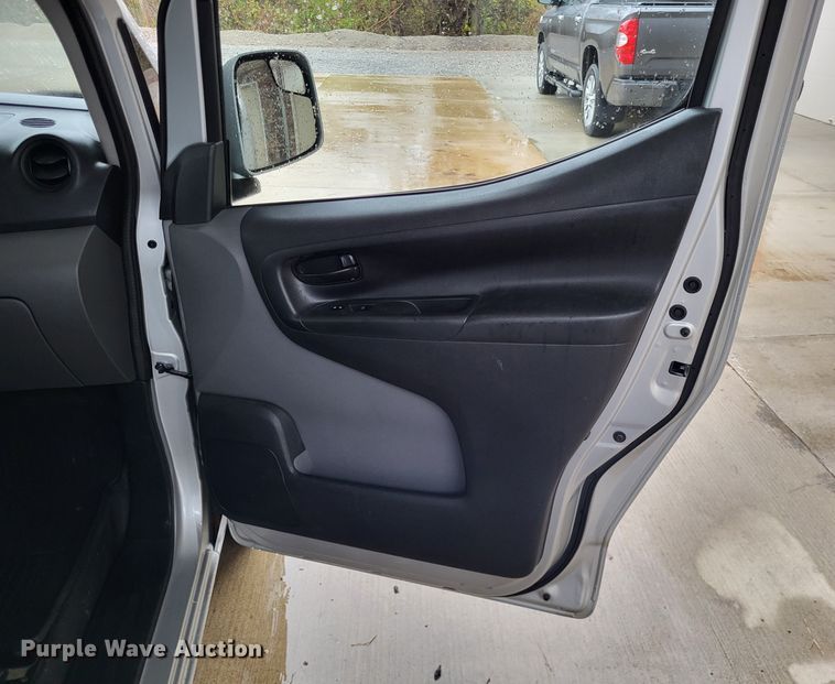 image for item LR9137 2015 Nissan NV200 SV  van