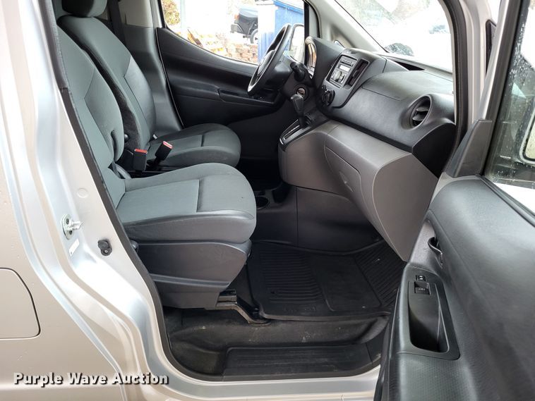 image for item LR9137 2015 Nissan NV200 SV  van