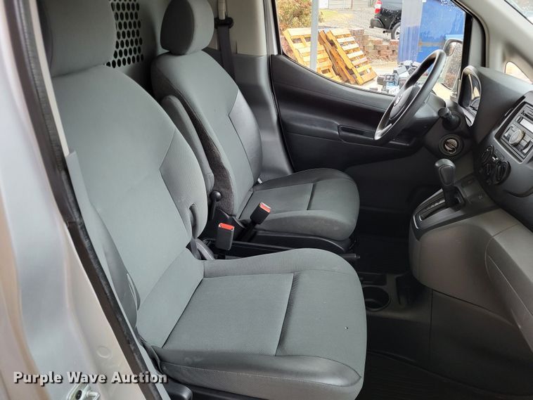 image for item LR9137 2015 Nissan NV200 SV  van