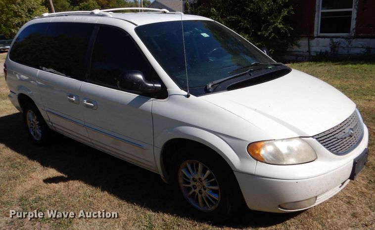 image for item LU9657 2004 Chrysler Town & Country Limited  van