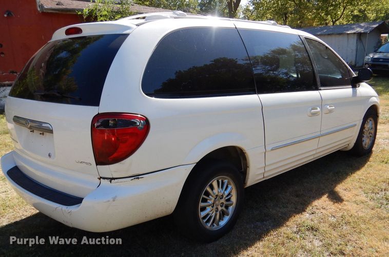 image for item LU9657 2004 Chrysler Town & Country Limited  van