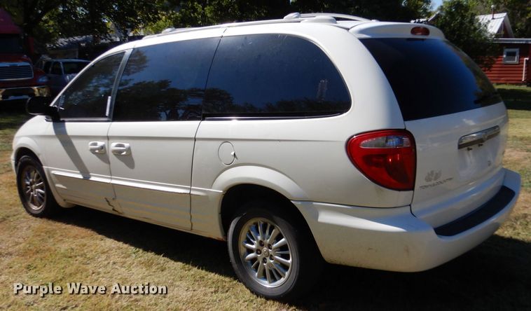 image for item LU9657 2004 Chrysler Town & Country Limited  van