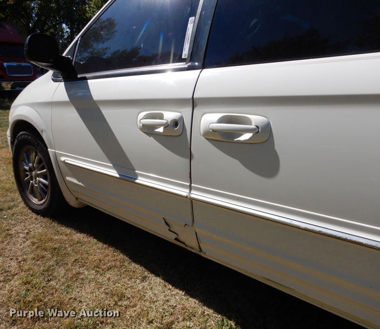 image for item LU9657 2004 Chrysler Town & Country Limited  van