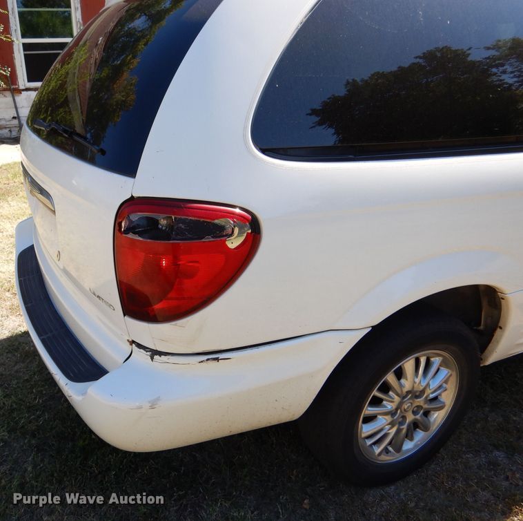 image for item LU9657 2004 Chrysler Town & Country Limited  van
