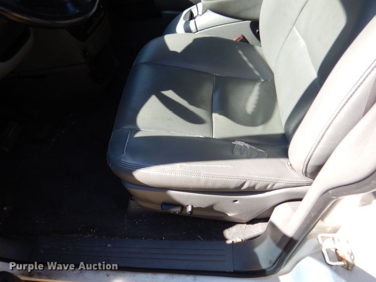 image for item LU9657 2004 Chrysler Town & Country Limited  van