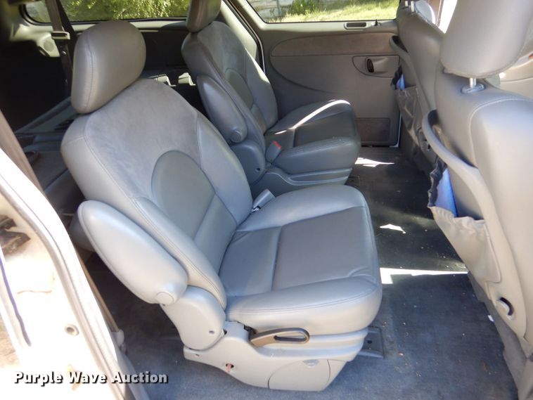 image for item LU9657 2004 Chrysler Town & Country Limited  van