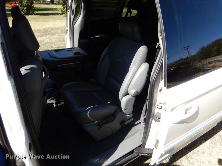 image for item LU9657 2004 Chrysler Town & Country Limited  van