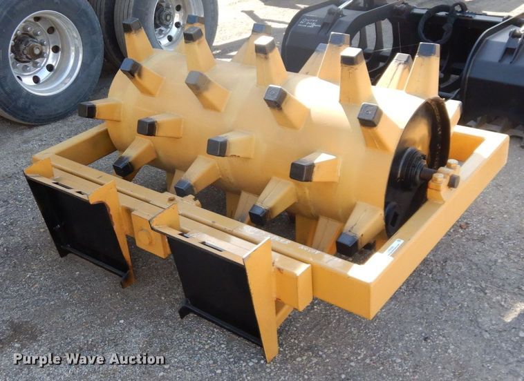 image for item LY9165 Skid steer sheepsfoot roller