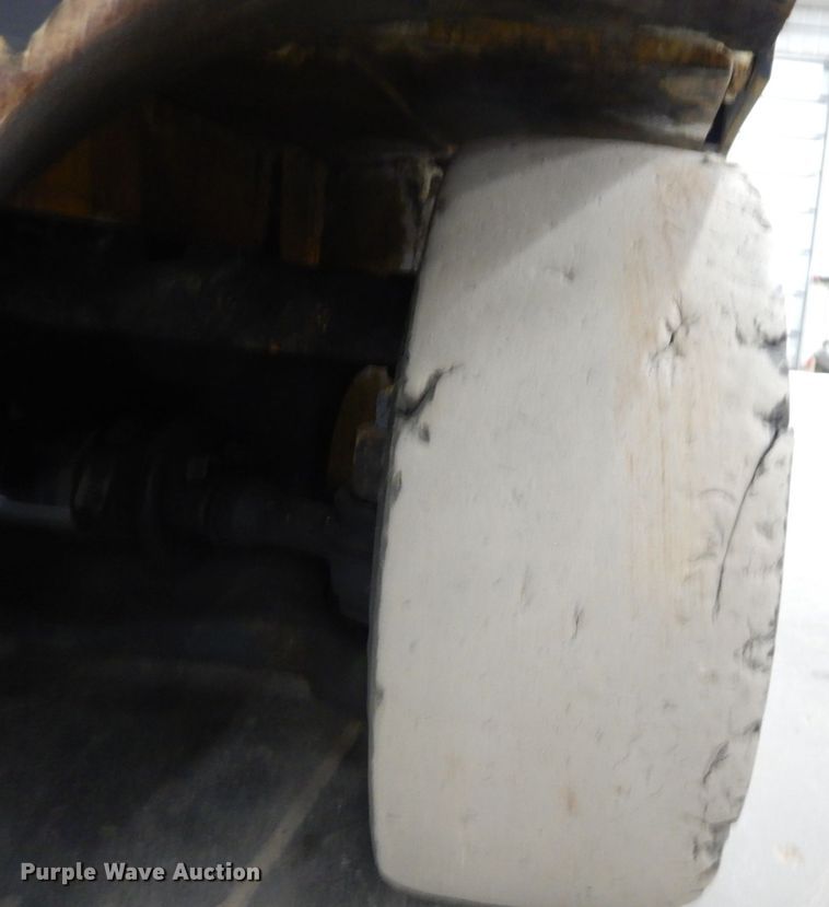 image for item LY9246 Yale ERC065RGN48TE098  forklift