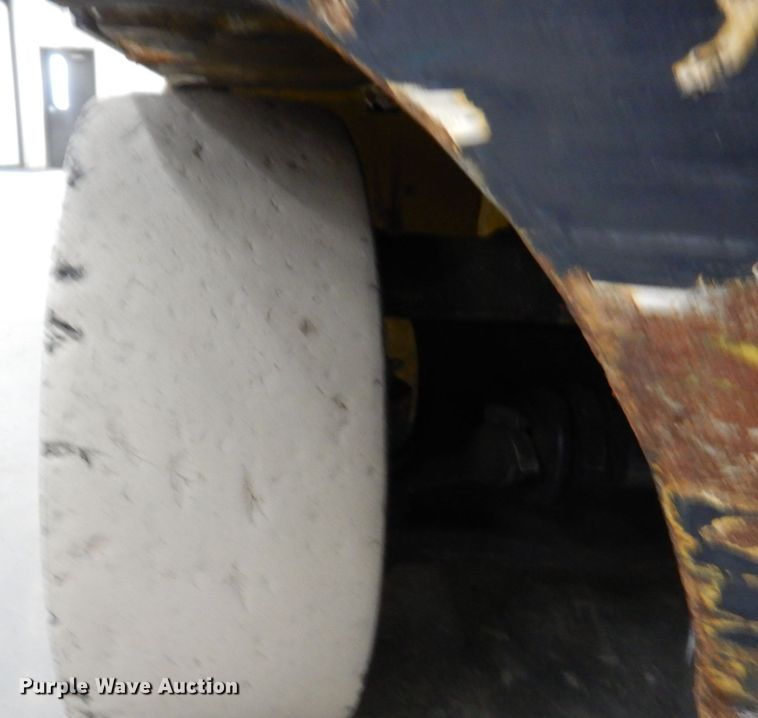 image for item LY9246 Yale ERC065RGN48TE098  forklift