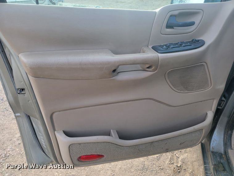 image for item ME9603 2002 Ford Windstar LX  van