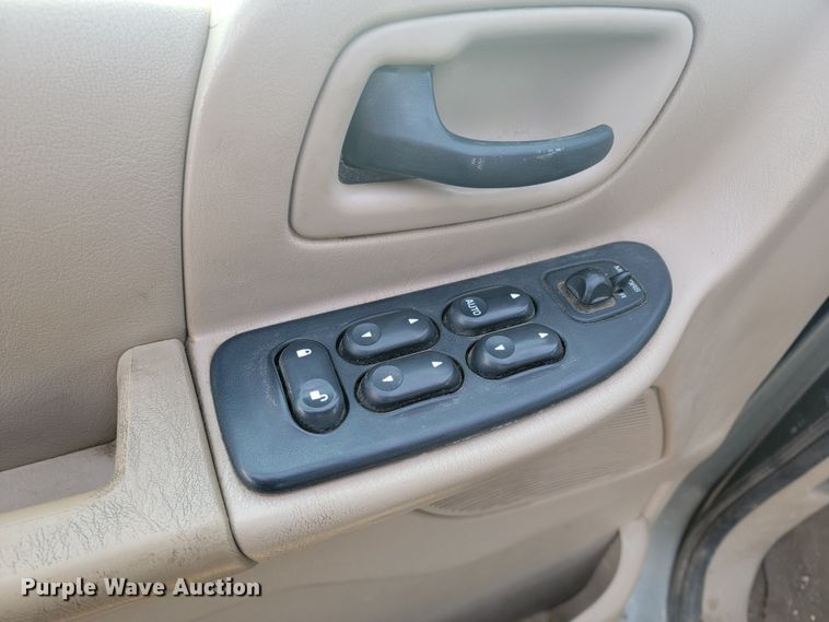 image for item ME9603 2002 Ford Windstar LX  van