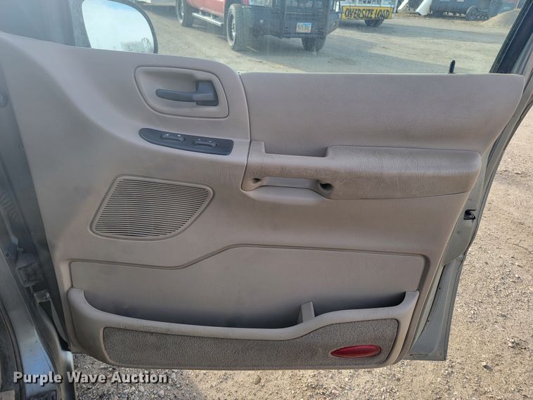 image for item ME9603 2002 Ford Windstar LX  van