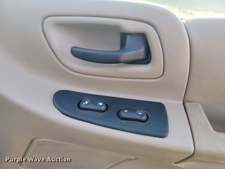 image for item ME9603 2002 Ford Windstar LX  van