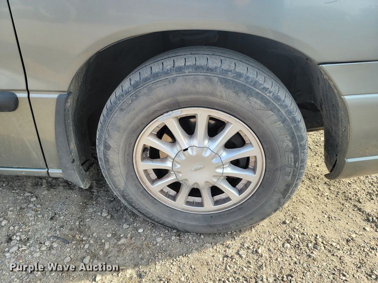 image for item ME9603 2002 Ford Windstar LX  van