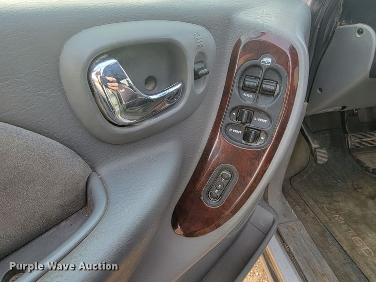 image for item ME9604 2004 Chrysler Town & Country Limited  van