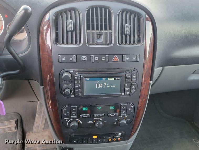 image for item ME9604 2004 Chrysler Town & Country Limited  van