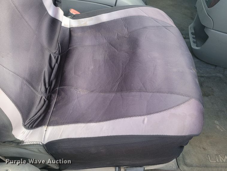 image for item ME9604 2004 Chrysler Town & Country Limited  van