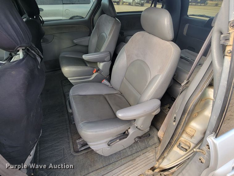 image for item ME9604 2004 Chrysler Town & Country Limited  van