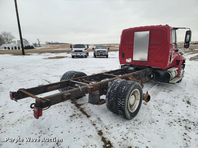 image for item ME9608 2010 International DuraStar 4300  truck cab and chassis