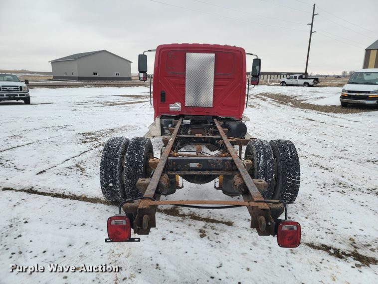 image for item ME9608 2010 International DuraStar 4300  truck cab and chassis