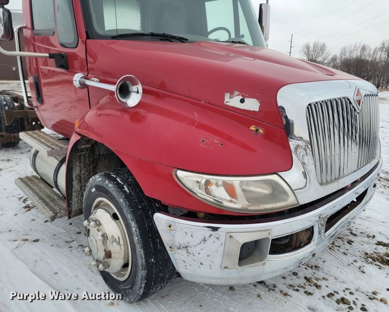 image for item ME9608 2010 International DuraStar 4300  truck cab and chassis