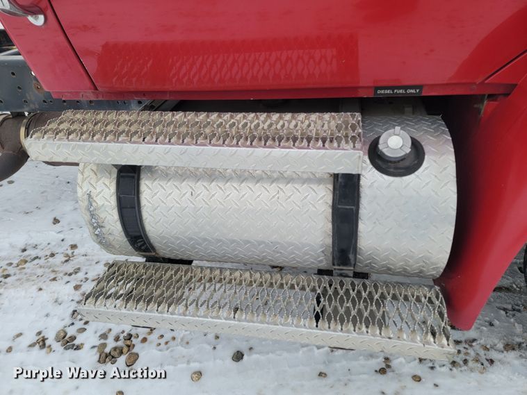 image for item ME9608 2010 International DuraStar 4300  truck cab and chassis