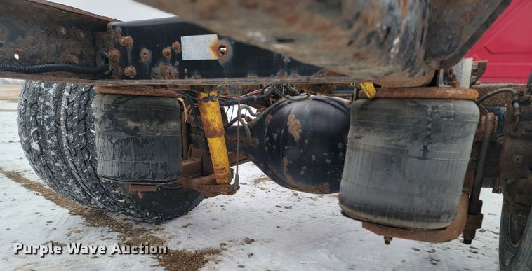 image for item ME9608 2010 International DuraStar 4300  truck cab and chassis