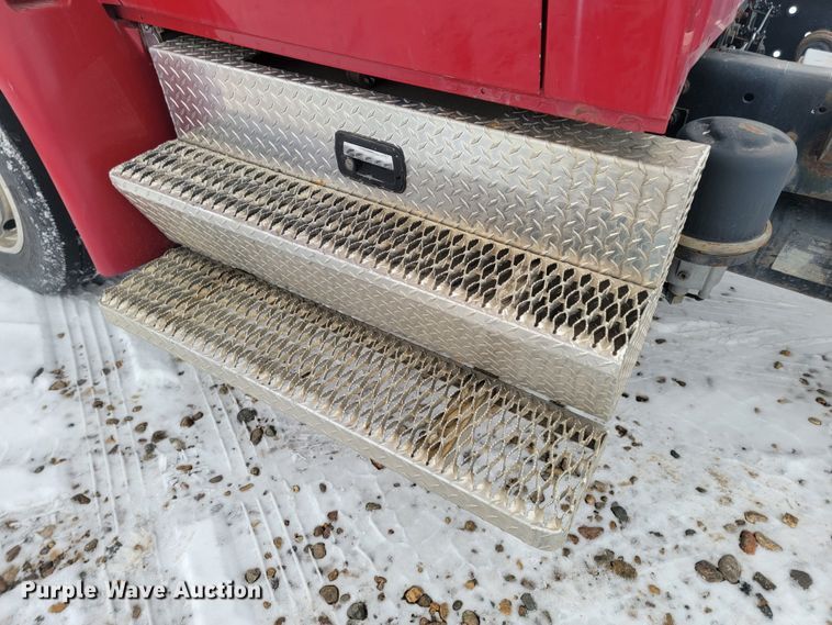 image for item ME9608 2010 International DuraStar 4300  truck cab and chassis