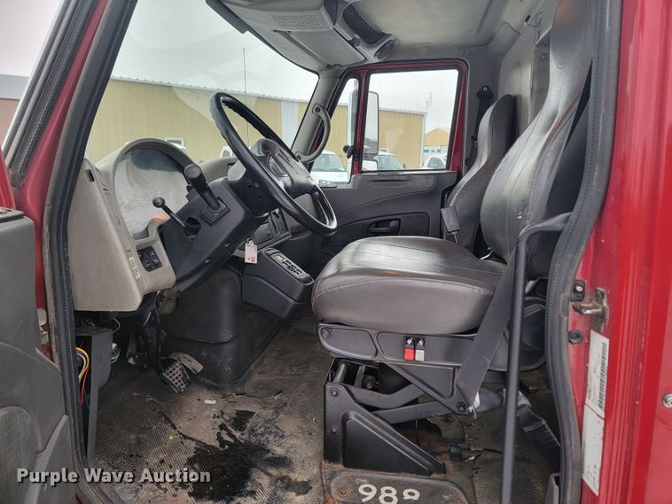 image for item ME9608 2010 International DuraStar 4300  truck cab and chassis