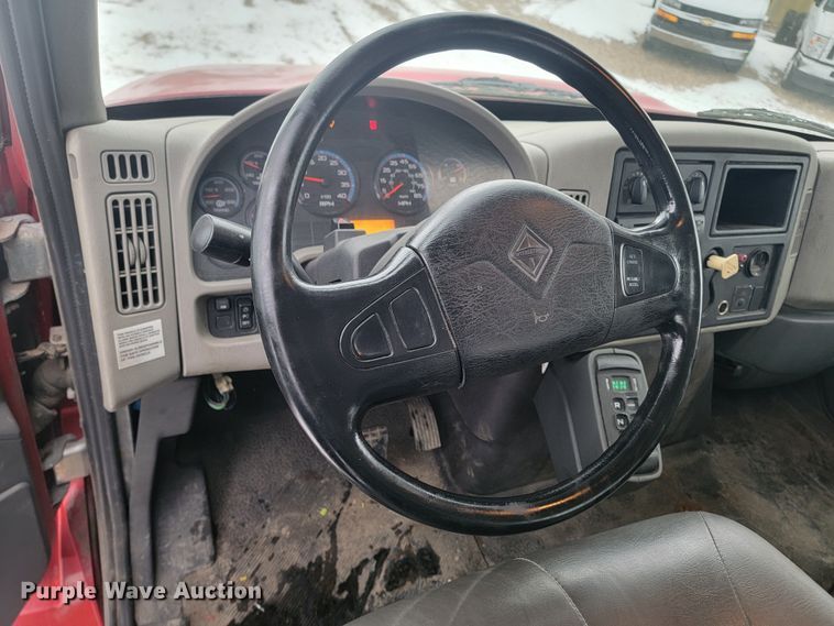 image for item ME9608 2010 International DuraStar 4300  truck cab and chassis