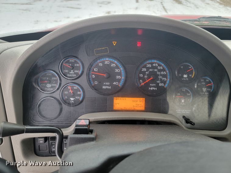 image for item ME9608 2010 International DuraStar 4300  truck cab and chassis