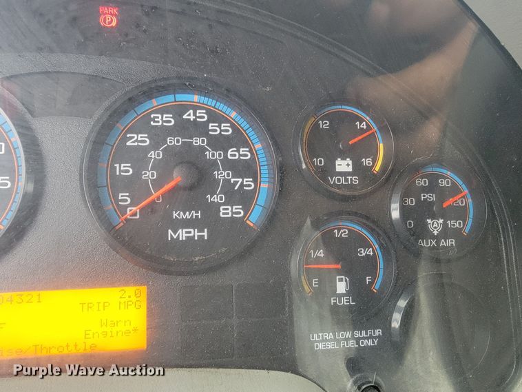 image for item ME9608 2010 International DuraStar 4300  truck cab and chassis