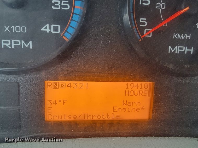 image for item ME9608 2010 International DuraStar 4300  truck cab and chassis