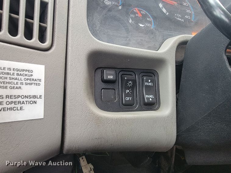 image for item ME9608 2010 International DuraStar 4300  truck cab and chassis