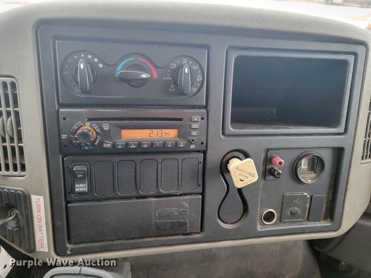 image for item ME9608 2010 International DuraStar 4300  truck cab and chassis