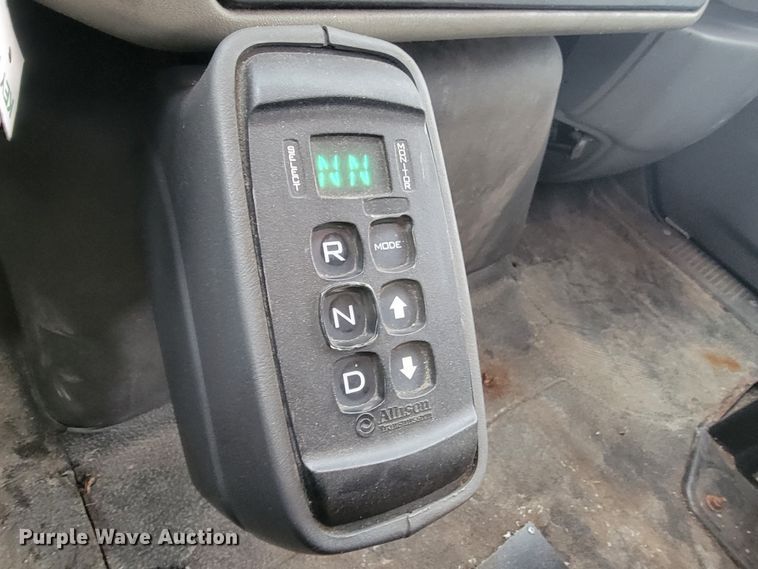 image for item ME9608 2010 International DuraStar 4300  truck cab and chassis