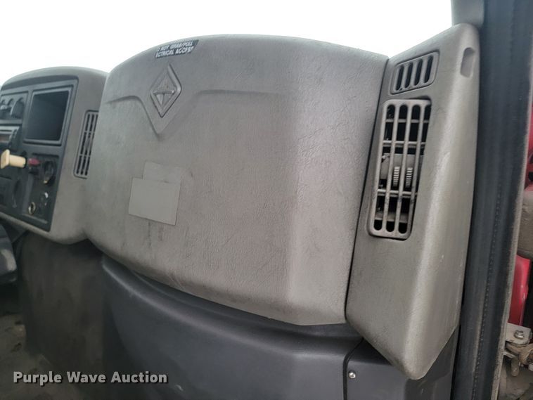 image for item ME9608 2010 International DuraStar 4300  truck cab and chassis