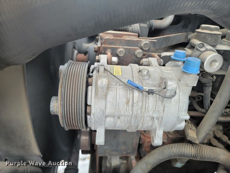 image for item ME9608 2010 International DuraStar 4300  truck cab and chassis