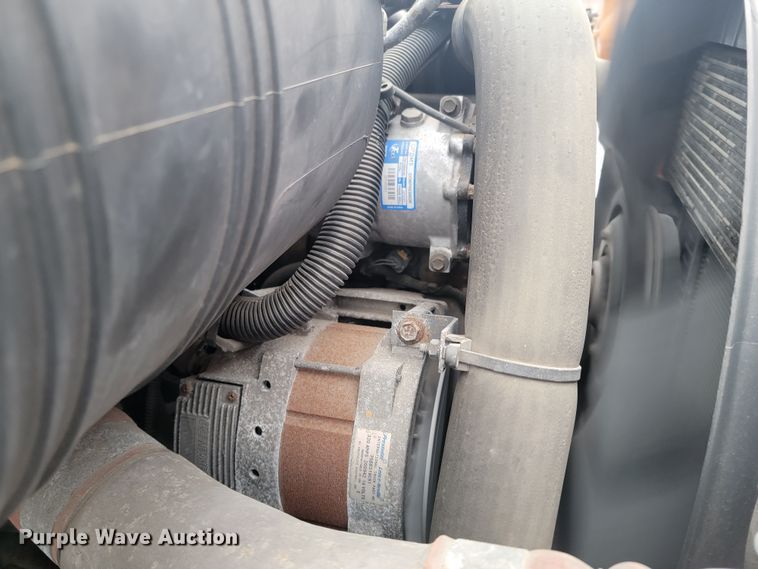 image for item ME9608 2010 International DuraStar 4300  truck cab and chassis