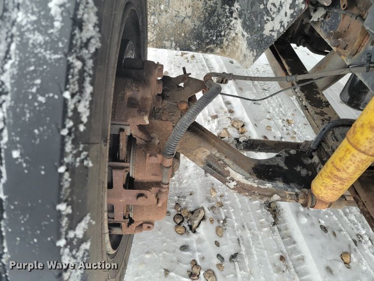 image for item ME9608 2010 International DuraStar 4300  truck cab and chassis