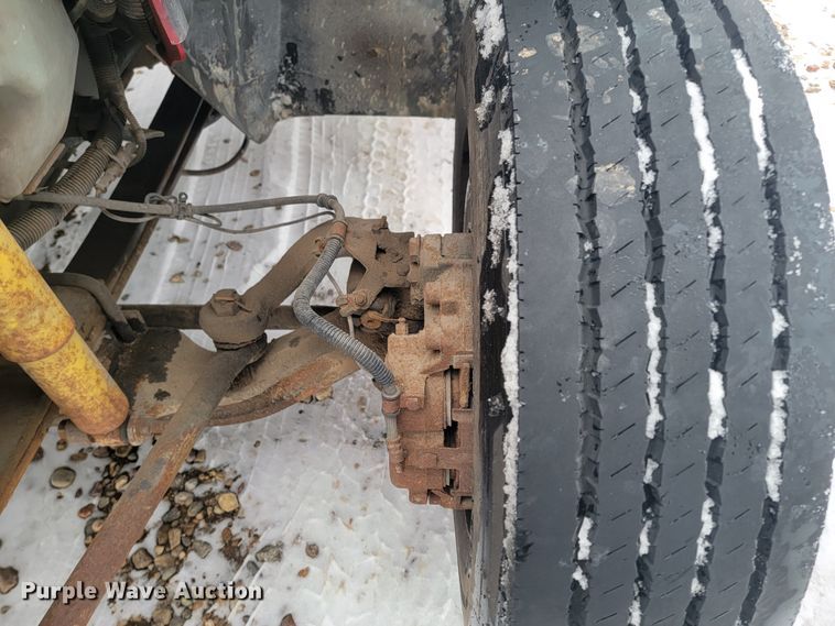 image for item ME9608 2010 International DuraStar 4300  truck cab and chassis