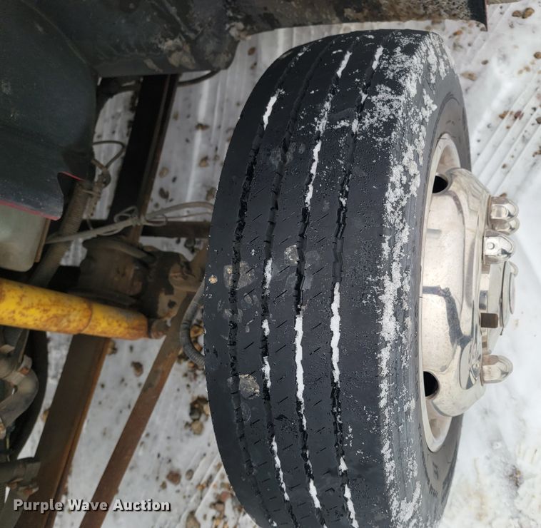 image for item ME9608 2010 International DuraStar 4300  truck cab and chassis