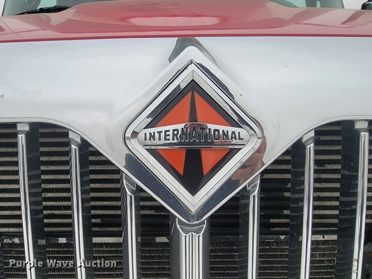 image for item ME9608 2010 International DuraStar 4300  truck cab and chassis