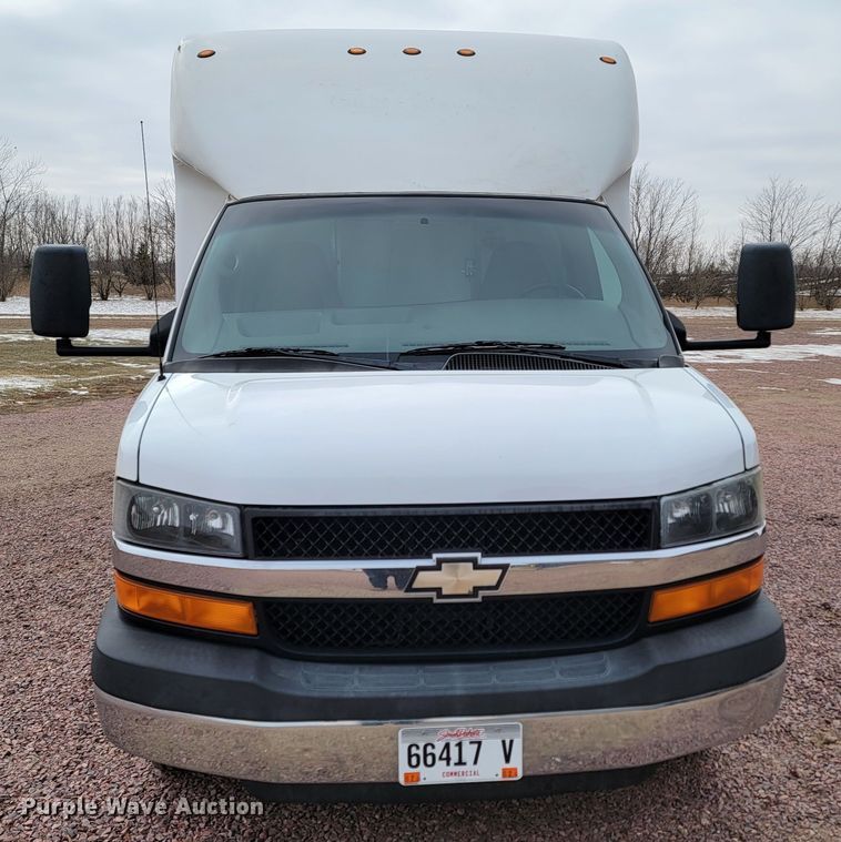 image for item ME9621 2009 Chevrolet Express 3500  box truck