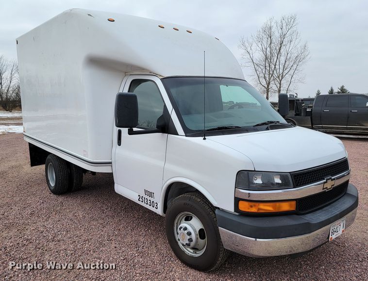 image for item ME9621 2009 Chevrolet Express 3500  box truck