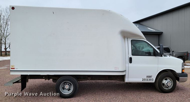 image for item ME9621 2009 Chevrolet Express 3500  box truck